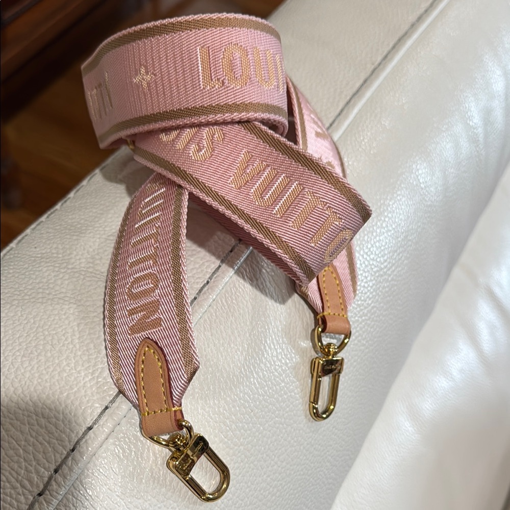 Authentic LV Strap Rose Clair From Multi Pochette AccessoriesExcellent condition